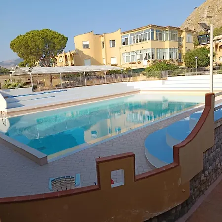 Mondello Ashur Margot House Lejlighed